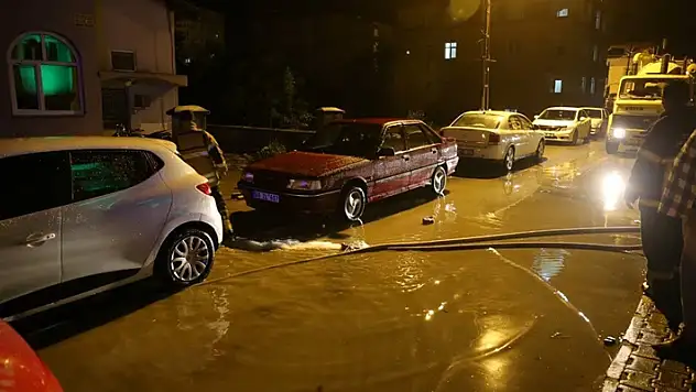 Tokat'ta sağanak: Yollar göle döndü, su baskınları yaşandı
