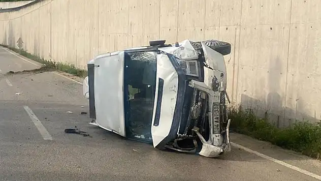 Tokat'ta minibüsün devrilmesi sonucu 10 kişi yaralandı