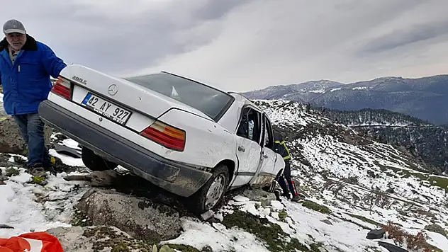 Tokat'ta otomobil 60 metrelik uçuruma yuvarlandı: 4 yaralı