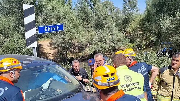 Tokat'ta otomobil bariyerlere çarptı: 1 ölü, 2 yaralı