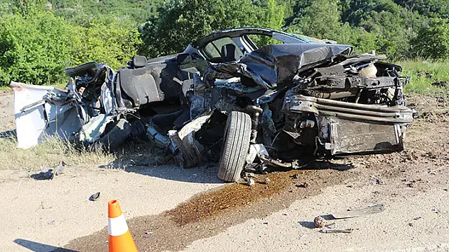 Tokat'ta otomobil kamyonla çarpıştı anne ve 2 çocuğu öldü, 2 yaralı

