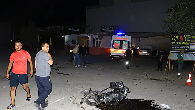 Tokat'ta otomobil karşı şeride geçip motosiklete çarptı: 2 yaralı
