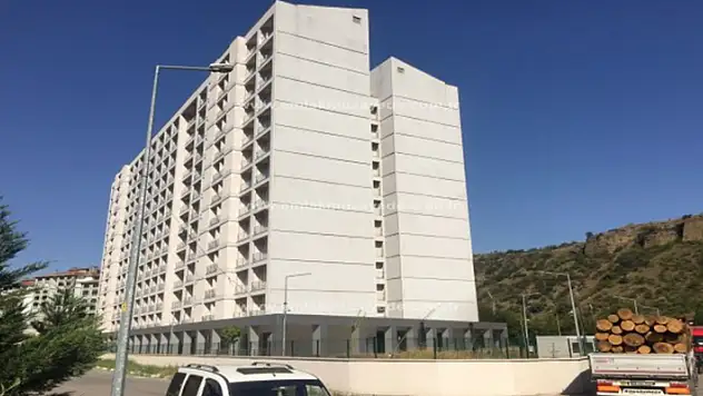 TOKİ Karabük'te yurt binasını satışa çıkardı
