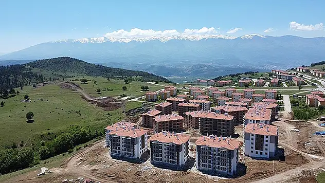 TOKİ son 3 yılda 213 bin konut yaptı
