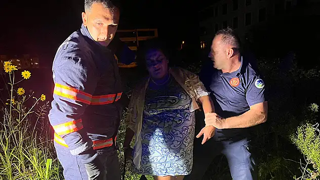 Toplamak istediği diken ucu otlarının arasına yuvarlanan kadın mahsur kaldı
