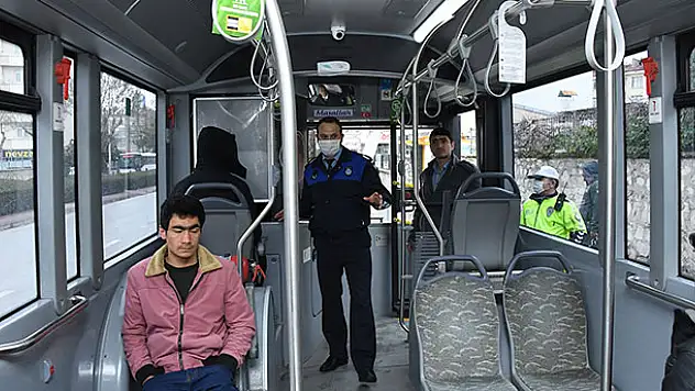 Toplu ulaşımda sosyal mesafeye dikkat!