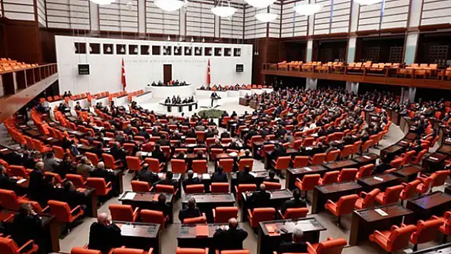 Torba tasarı komisyondan geçti! İki ilçe il oluyor