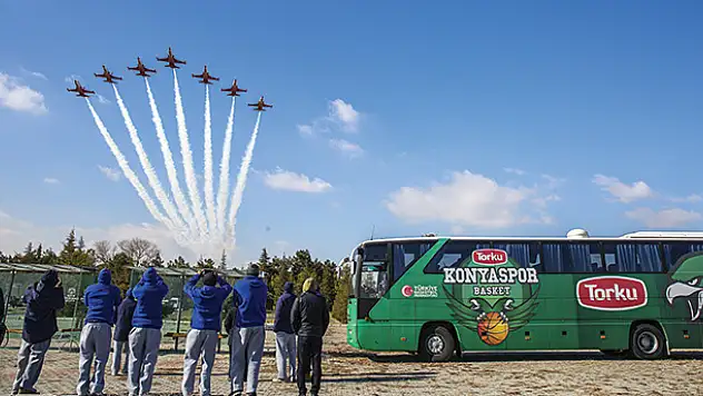 Torku Konyaspor, Türk Yıldızları'nı izledi