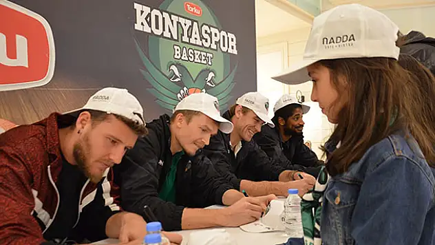 Torku Konyasporlu basketbolcular taraftarlarla buluştu