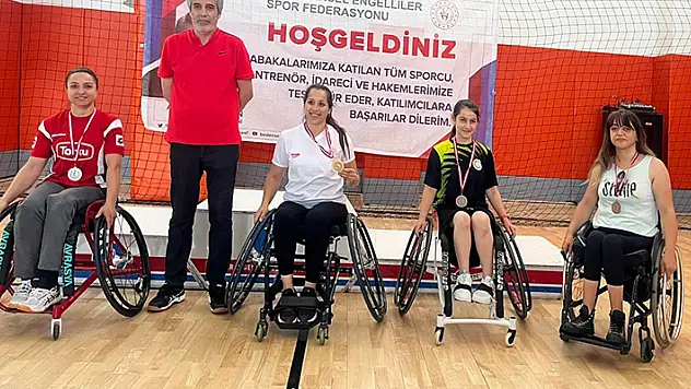 Torku Şekerspor'un paralimpik sporcusu Emine Seçkin'den altın madalya
