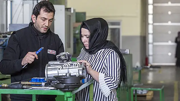 Tornacı Tuba usta, 'Altay tankı'nın motoruna talip