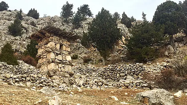 Toroslar'ın 'esrarengiz' tarihi yapıları merak uyandırıyor