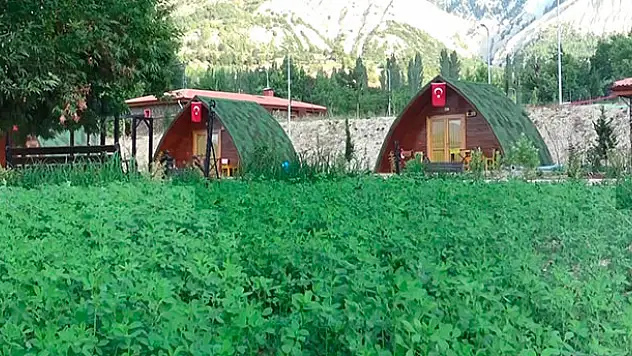 Torosların eteğinde bungalov evlerden tatil köyü