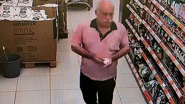 Torununa muz almak isterken cüzdanından oldu