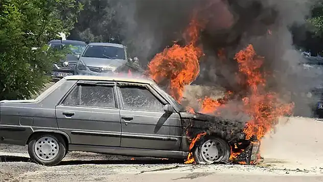 Torununu sınava getirdi, otomobili cayır cayır yandı

