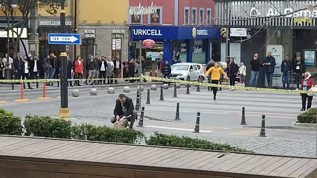 Trabzon'da akılalmaz olay! Polisi hiçe saydı, şüpheli çantayı elinde sigarayla kendisi açtı