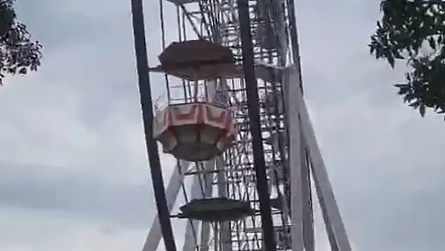Trabzon'da lunaparkta dönme dolapta mahsur kalan 20 kişi kurtarıldı
