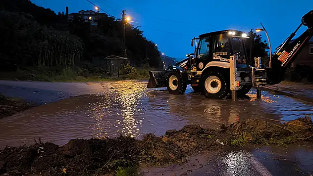 Trabzon'daki sağanak ve heyelanda 14 kişi kurtarıldı
