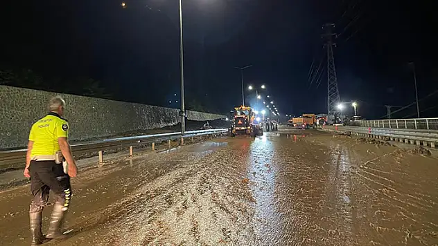 Trabzon-Gümüşhane kara yolu ulaşıma kapatıldı
