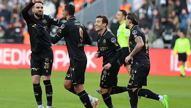 Trabzon kaçıyor, Konyaspor kovalıyor 
