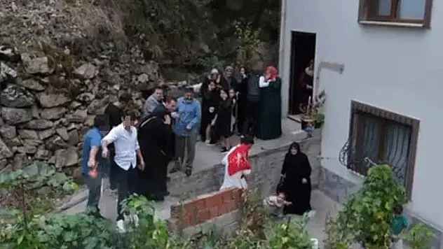 Trabzon'da kana bulanan gelin alma merasimindeki silah atma anları böyle görüntülendi