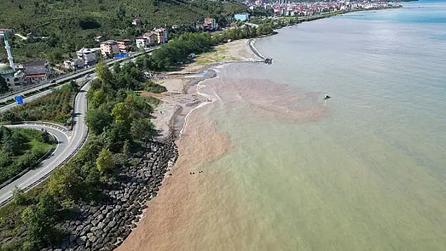 Trabzon'da sel sonrası Karadeniz renk değiştirdi kayıp kişi aranıyor
