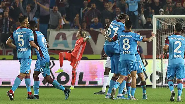 Trabzonspor Beşiktaş'ı farklı mağlup etti