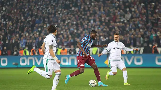 Trabzonspor - Konyaspor maçında kalp krizi geçiren taraftar yaşamını yitirdi
