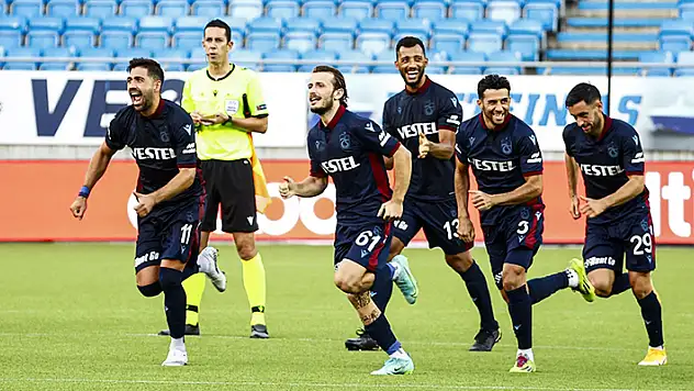 Trabzonspor, UEFA Avrupa Konferans Ligi'nde play-off turuna yükseldi
