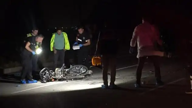 Trafiğe kapalı yolda iki motosiklet kafa kafaya çarpıştı: 2 ölü, 1 yaralı