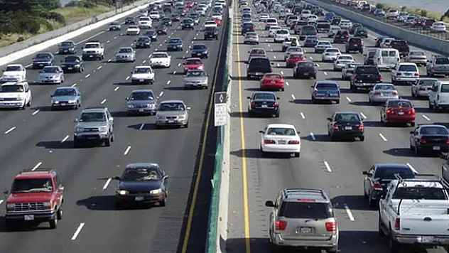 Trafiğe kayıtlı araç sayısı 67 bin arttı