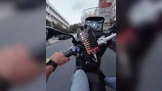 Trafiği tehlikeye soktuğu belirlenen motosikletliye para cezası