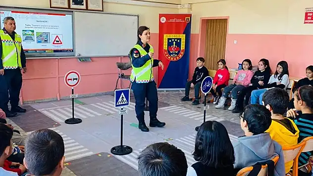 'Trafik Dedektifleri Projesi' kapsamında öğrenci eğitimi sürüyor