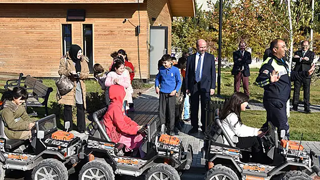 Trafik Eğitim Parkı çocukları bilinçlendiriyor
