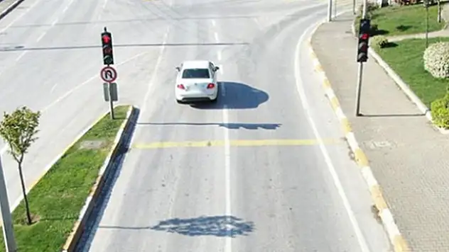 Trafik ışık ve işareti ihlali nedeniyle 195 araç trafikten men edildi
