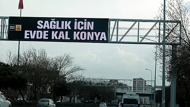 Trafik ışıkları ve led ekranlarla 'Evde kal' çağrısı