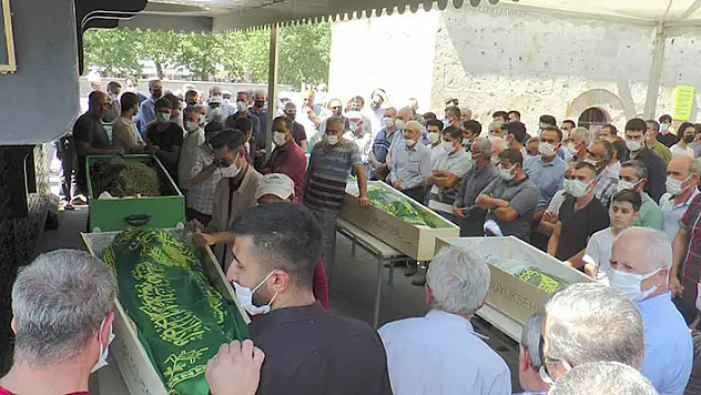 Trafik kazasında hayatını kaybeden 6 kişi son yolculuğuna uğurlandı