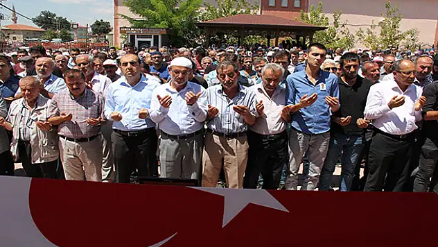 Trafik kazasında ölen polis memuru toprağa verildi