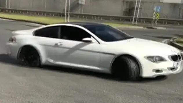 Trafik magandası drift için yolu kapattı