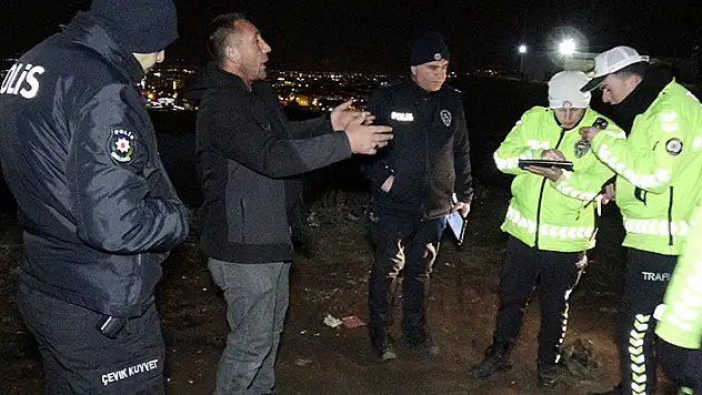Trafik polisini gören alkollü sürücü, yolcu koltuğuna geçip 'İspat et arabayı sürdüğümü' dedi

