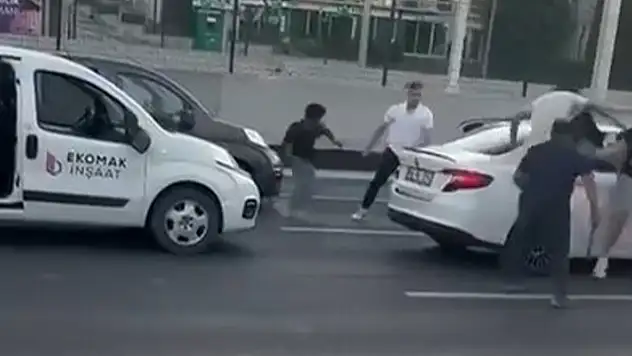 Trafik tartışması, baltalı, yumruklu kavgaya dönüştü

