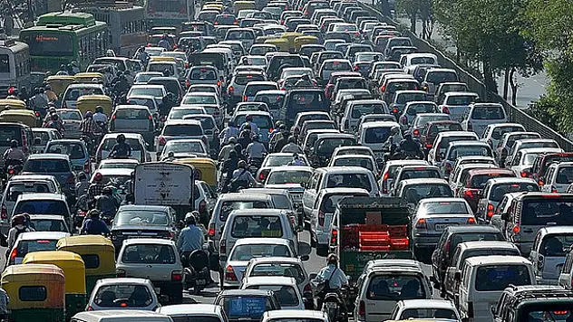 Trafikte hata yapan yandı