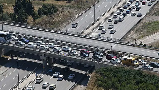 Trafikteki taşıt sayısı 631 bin arttı