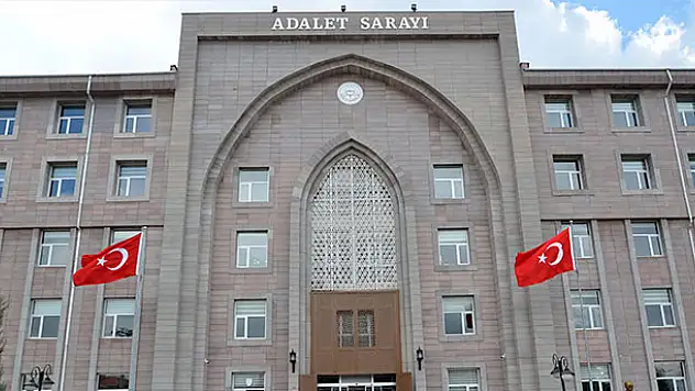 Trafoya giren hırsızlık şüphelilerini düşürdükleri telefon yakalattı