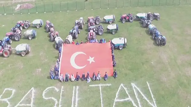 Traktörlerle 'Evet' Yazdılar