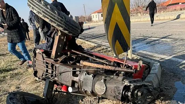 Traktörün ortadan ikiye bölündüğü kazada 5 kişi yaralandı

