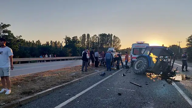 Traktörün ortadan ikiye bölündüğü kazada 3 kişi yaralandı

