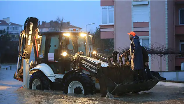 Trakya'da sağanak su baskınlarına neden oldu
