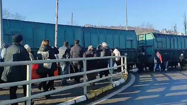 Trenin ayrılan vagonları paniğe neden oldu

