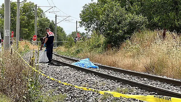 Trenin çarptığı çapa motorundaki kadın hayatını kaybetti
